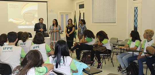 Alunos do IFPE participaram de uma manhã de debates sobre a participação dos povos indígenas no ...