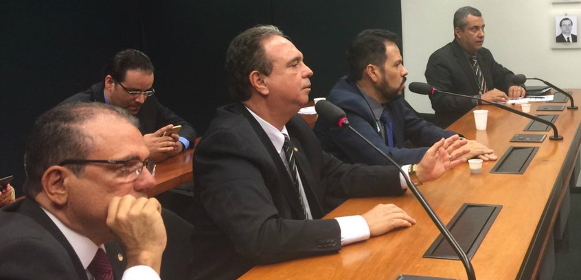 Desembargador do TRE-PE vai a Brasília buscar recursos Desembargador do TRE-PE vai a Brasília buscar recursos