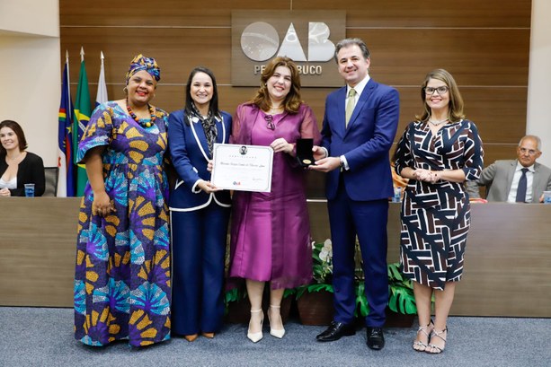 Medalha Heroínas de Tejucupapo é entregue a mulheres com relevantes ações em prol da sociedade