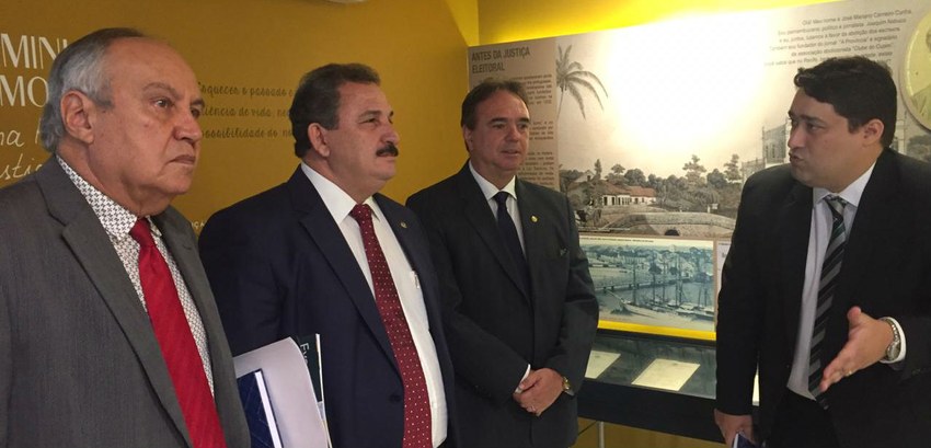 EJE realiza reunião com a Escola do Legislativo de Pernambuco para discutir novas parcerias EJE realiza reunião com a Escola do Legislativo de Pernambuco para discutir novas parcerias