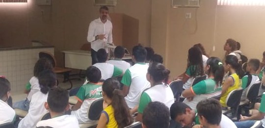 Palestra destinada a alunos do 6º ano da Escola Municipal Fábio Correia tratou sobre a importânc...