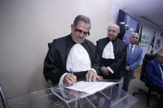 Em posse prestigiada, TRE-PE tem novo vice-presidente Desembargador Fernando Cerqueira foi empossado nesta quarta-feira (9)