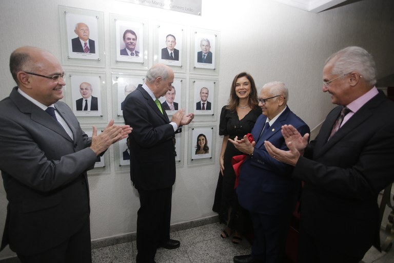 Ex-diretores da EJE-PE recebem homenagens do TRE-PE FOTO 2