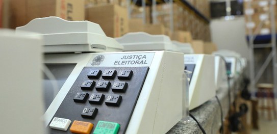 Foto urna eletrônica matérias