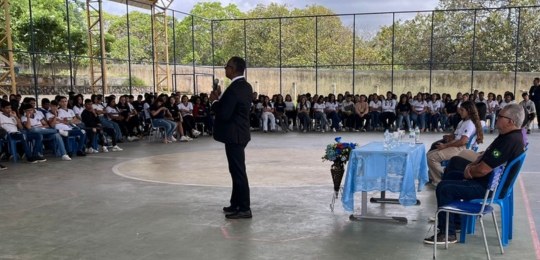 Jovens de São José do Belmonte participam de palestras sobre importância do voto Ação do TRE-PE orienta estudantes e facilita acesso ao primeiro título