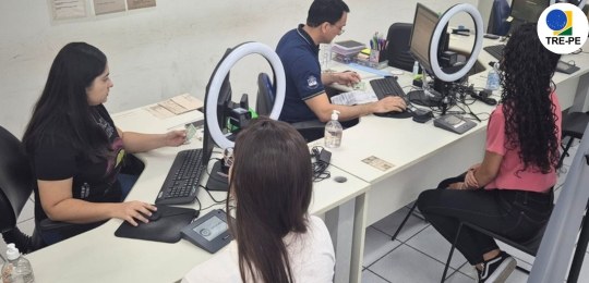 População responde TRE-PE e comparece aos postos de atendimento Primeiro título é o serviço mais solicitado