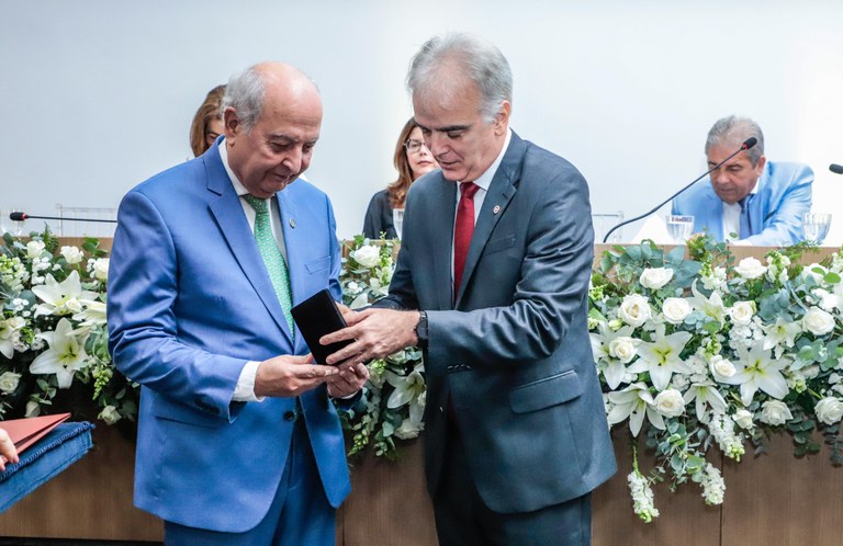 Comenda é entregue em comemoração ao Dia Nacional do Ministério Público