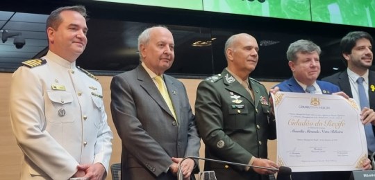 General recebeu o título de cidadão do Recife