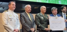 General recebeu o título de cidadão do Recife