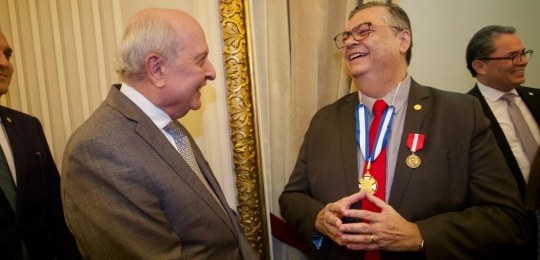 Presidente participa de cerimônia no TJPE em homenagem ao ministro Flávio Dino Ministro recebeu o Grão Colar de Alta Distinção da Ordem do Mérito Judiciário Desembargador Joaq...