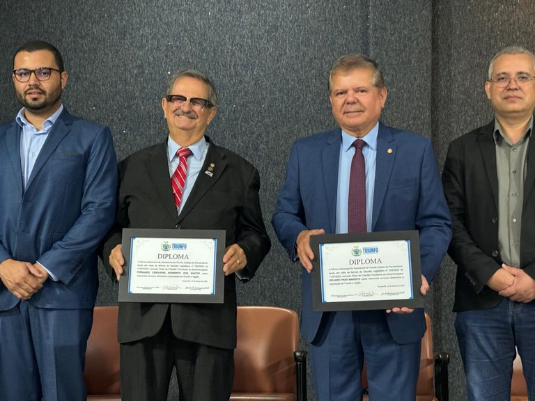 Presidente recebe Título de Cidadão Triunfense em sessão solene no Sertão