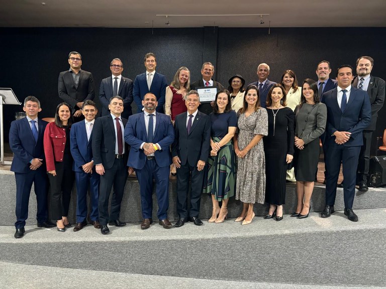 Presidente recebe Título de Cidadão Triunfense em sessão solene no Sertão