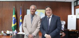 Desembargador André Guimarães recebeu visita de cortesia deputado estadual Cleiton Collins
