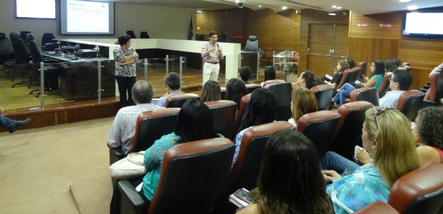 Representantes dos diretórios de partidos políticos do Recife Representantes dos diretórios de partidos políticos do Recife participam de reunião no TRE-PE