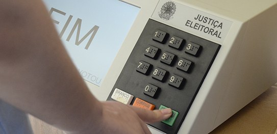 TRE-PB urna eletrônica Eleitor que estiver fora de seu domicílio no dia da eleição tem que justificar o voto