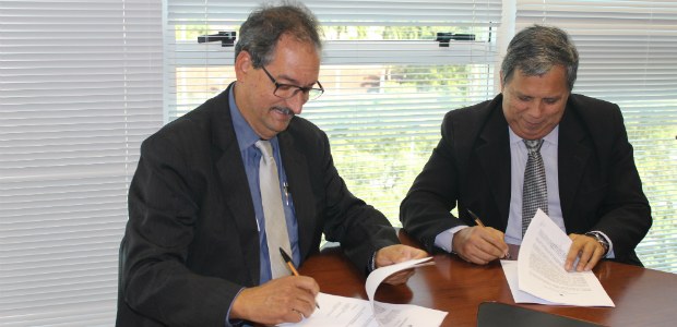 TRE-PE assina convênio com CRCPE
