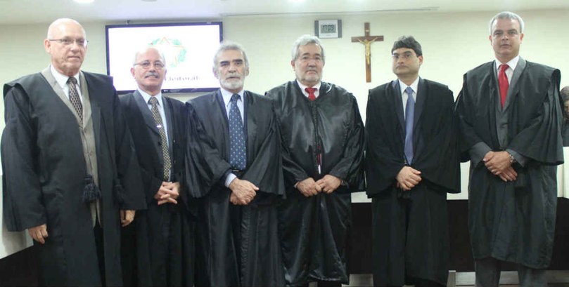 TRE-PE - Eleição Suplementar Brejo a Madre de Deus Desembargadores eleitorais reunidos no dia da eleição suplementar em Brejo da Madre de Deus