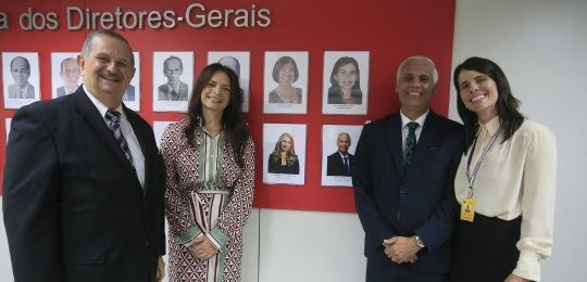 TRE-PE homenageia ex-diretores-gerais com aposição de fotografia em galeria