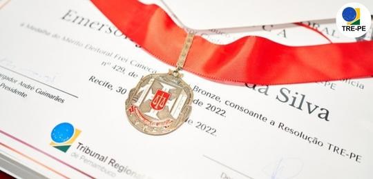 TRE-PE: Medalha Frei Caneca é entregue a 45 pessoas e instituições Honraria faz homenagem ao líder da Confederação do Equador