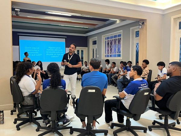TRE-PE Memória, cidadania e equidade racial marcam atividade do TRE-PE com estudantes 03