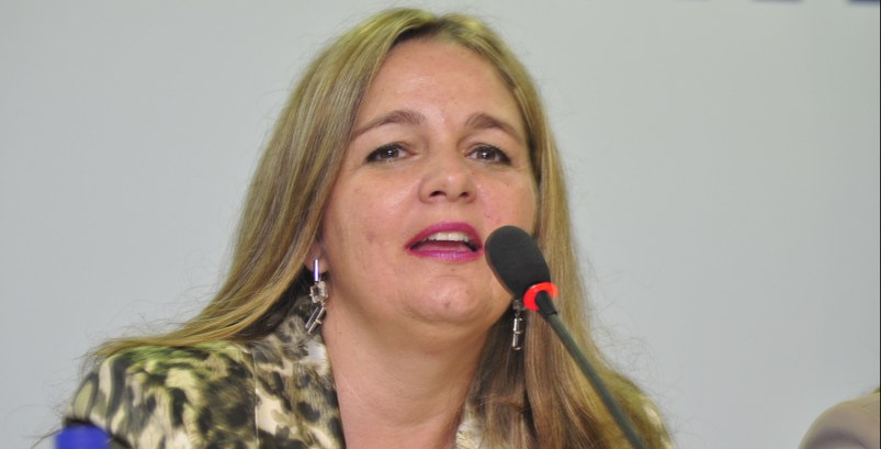 Dra. Karla Júlia Marcelino, gerente da Ouvidoria do Estado de Pernambuco, palestrante do tema "A...