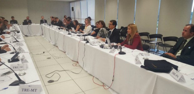 TRE-PE participa do encontro de diretores-gerais no TSE