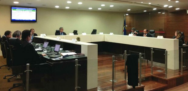 Foto do pleno do TRE de Pernambuco, em sessão de julgamento no mês de julho de 2017