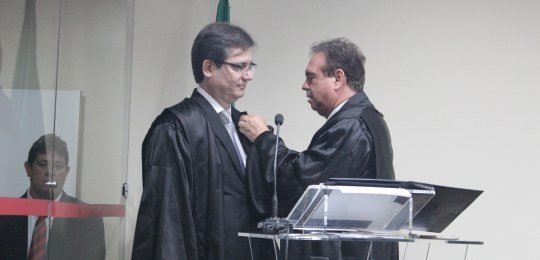 Foto da posse do juiz José Alberto em fevereiro de 2019
