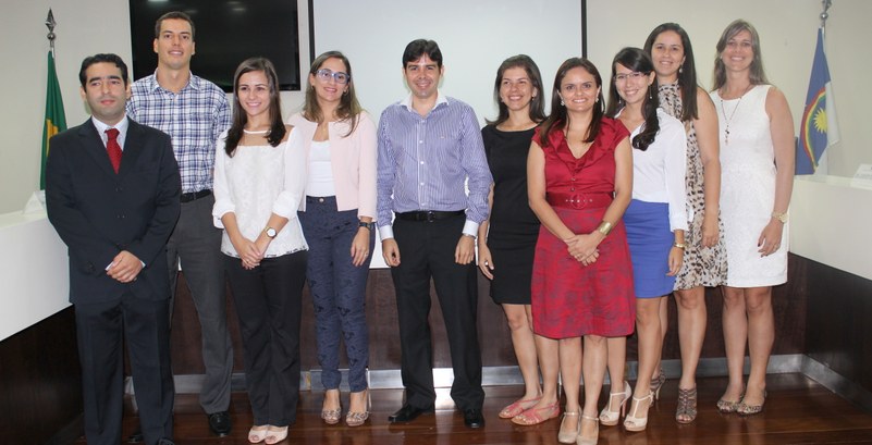 Servidores empossados em solenidade.