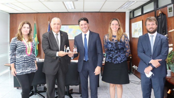 Desembargador Frederico Neves recebeu a visita de cortesia em seu gabinete
