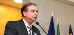 Presidente do TRE-PE recebe homenagem na Alepe