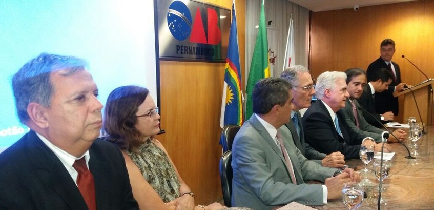 TRE-PE Presidente recebe medalha João Pinheiro