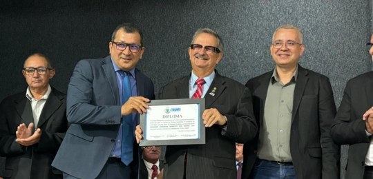 Presidente recebe Título de Cidadão Triunfense em sessão solene no Sertão