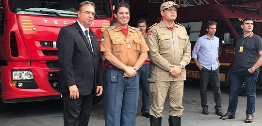 TRE-PE - Presidente visita o quartel de contêineres Objetivo do Tribunal é colher informações técnicas para viabilizar montagem de nova unidade admi...