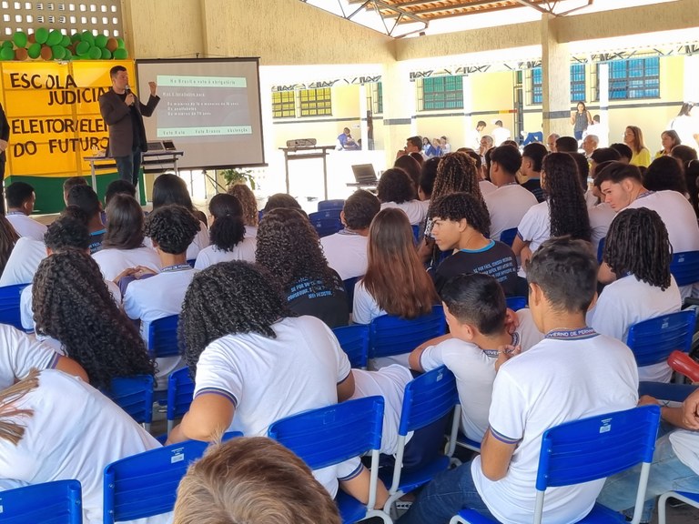 Henrique - TRE-PE Programa Eleitor e Eleitora do Futuro é apresentado em EREM de Petrolina (4)