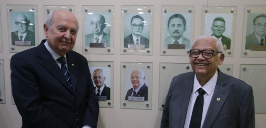TRE-PE realiza cerimônia de aposição de foto de Adalberto de Oliveira Melo na galeria de presidentes TRE-PE realiza cerimônia de aposição de foto de Adalberto de Oliveira Melo na galeria de preside...