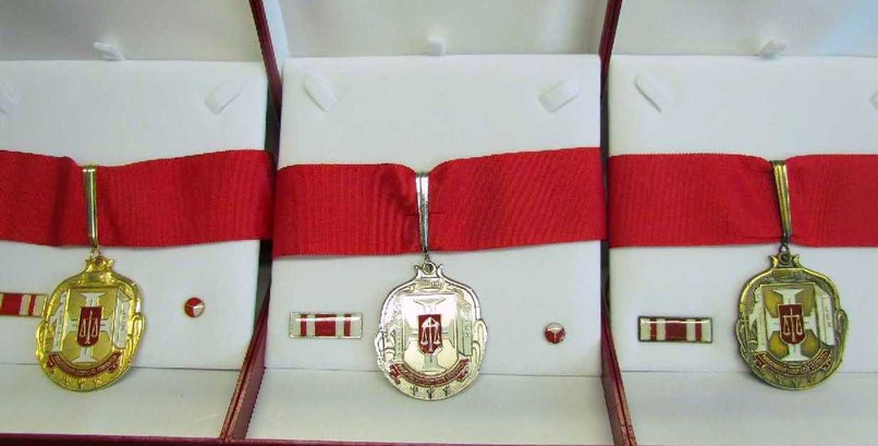 TRE-PE- realiza - entrega - de - medalha.jpg TRE-PE entrega Medalha Frei Caneca em sessão solene