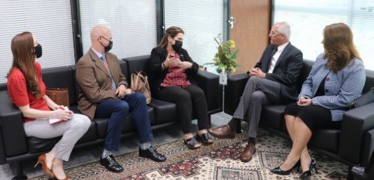 TRE-PE recebe visita de cortesia da cônsul dos EUA TRE-PE recebe visita de cortesia da cônsul dos EUA
