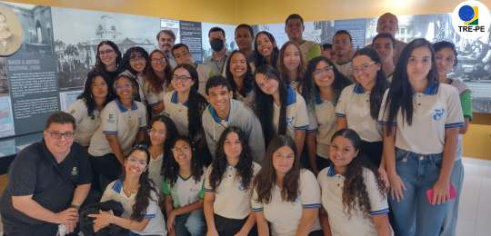 TRE-PE recebe visita de estudantes do IFPE - Campus Paulista