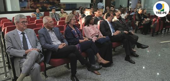 Evento reúne presidentes, diretores-gerais e assessores de comunicação dos tribunais regionais d...