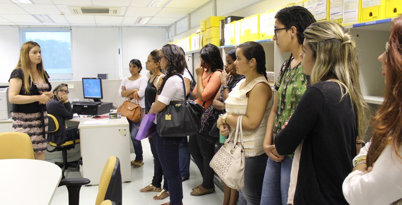 TRE-PE - Visita de estudantes Estudantes de Direito conhecem estrutura e funcionamento do TRE-PE em visita guiada
