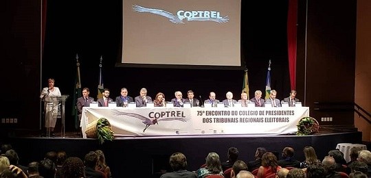 TREs se reúnem e debatem melhoria na prestação de serviços
Justiça Eleitoral brasileira se reuniu para discutir questões institucionais