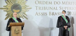 TSE concede medalha da Ordem do Mérito Assis Brasil a 28 ministros e personalidades