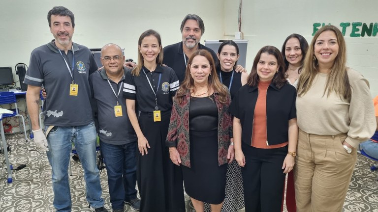 FOTO 2 TRE-PE leva atendimento à Colônia Penal Feminina do Recife e beneficia 41 mulheres