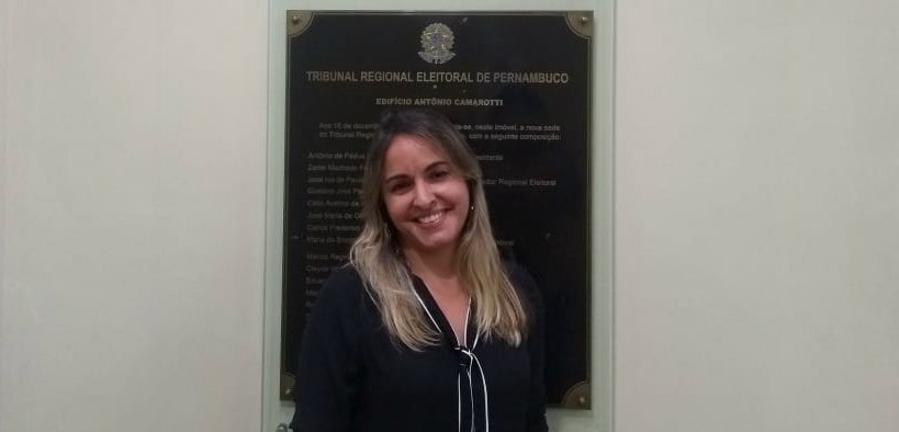 Mesária que trabalhou em mais de 14 eleições agora é chefe de cartório Mesária que trabalhou em mais de 14 eleições agora é chefe de cartório