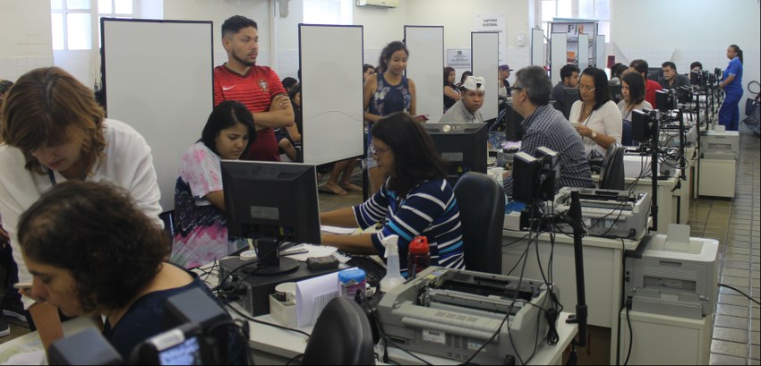 Pernambuco tem 6,57 milhões de eleitores. Mulheres são 53% Pernambuco tem 6,57 milhões de eleitores. Mulheres são 53%