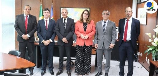 TRE-PE recebe visita de cortesia da Polícia Federal TRE-PE recebe visita de cortesia da Polícia Federal