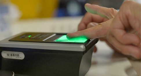 TSE Biometria 2019 Dedo sendo biometrizado